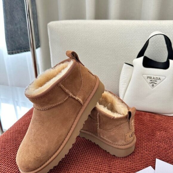 UGG Classic Ultra Mini Boots - Picture 6 of 9